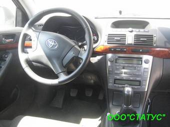 2004 Toyota Avensis Photos