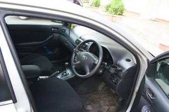 2004 Toyota Avensis Photos