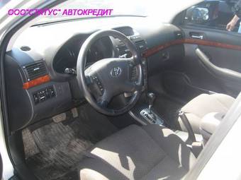 2004 Toyota Avensis Pictures