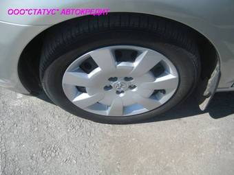 2004 Toyota Avensis Photos