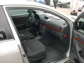 2004 Toyota Avensis Photos