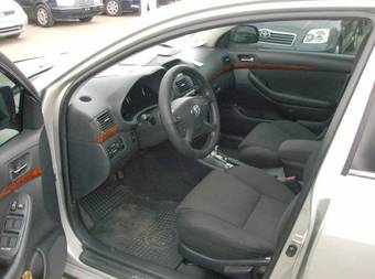 2004 Toyota Avensis Photos