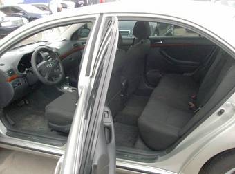 2004 Toyota Avensis Pictures