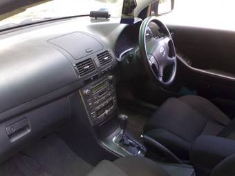 2004 Toyota Avensis Photos