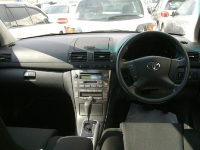 2005 Toyota Avensis