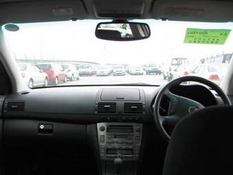 2005 Toyota Avensis Pictures