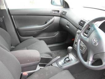 2005 Toyota Avensis Pics