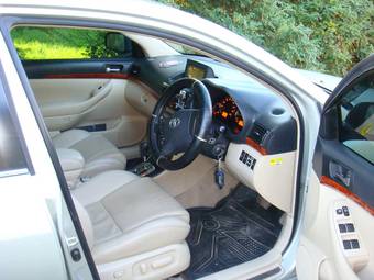 2005 Toyota Avensis Pictures