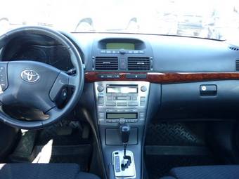 2005 Toyota Avensis Pictures