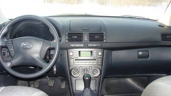 2009 Toyota Avensis Wallpapers