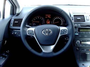 2009 Toyota Avensis Pics
