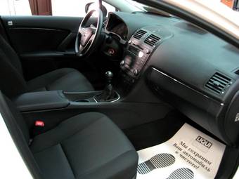 2010 Toyota Avensis Photos