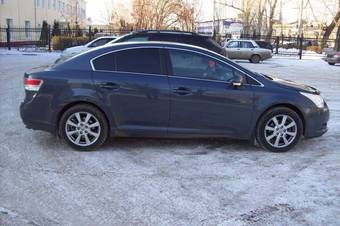 2010 Toyota Avensis Pics