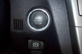 2010 Toyota Avensis Pictures