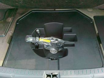 2010 Toyota Avensis Pics