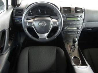 2010 Toyota Avensis Images