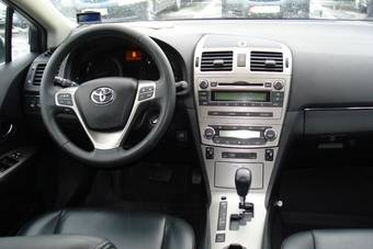 2010 Toyota Avensis Images