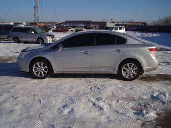 2011 Toyota Avensis Pictures