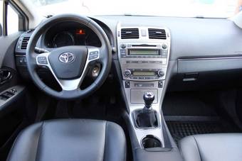 2011 Toyota Avensis Pictures