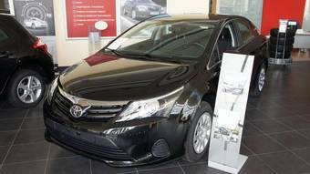 2012 Toyota Avensis Photos