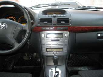 2003 Toyota Avensis Wagon Pictures