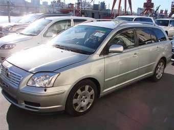 2003 Toyota Avensis Wagon Photos