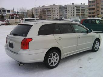 2003 Toyota Avensis Wagon Photos