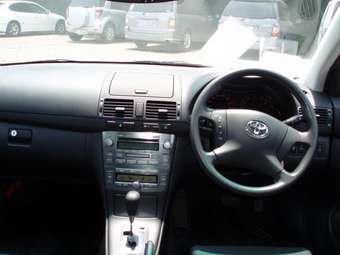 2004 Toyota Avensis Wagon Pictures