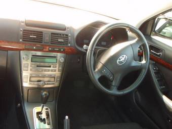 2004 Toyota Avensis Wagon Pictures