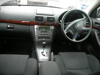 2004 Toyota Avensis Wagon Images