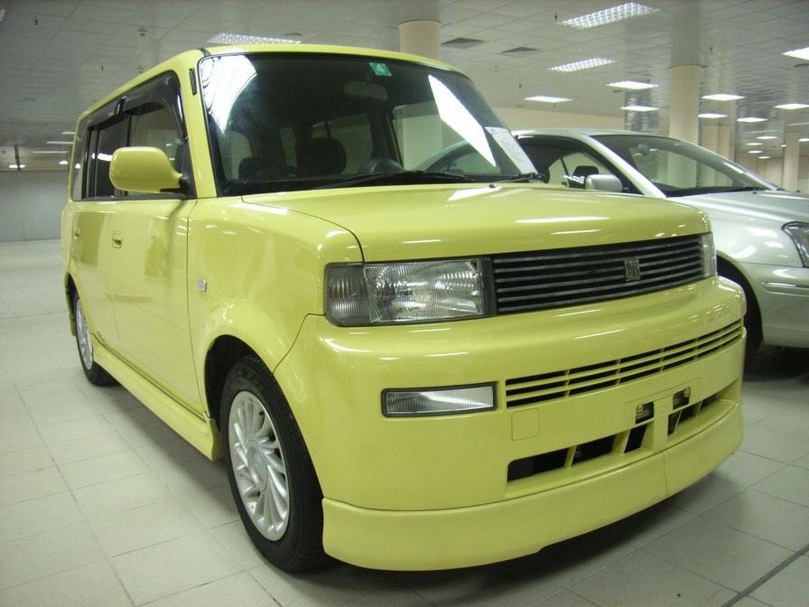 2000 Toyota bB Photos
