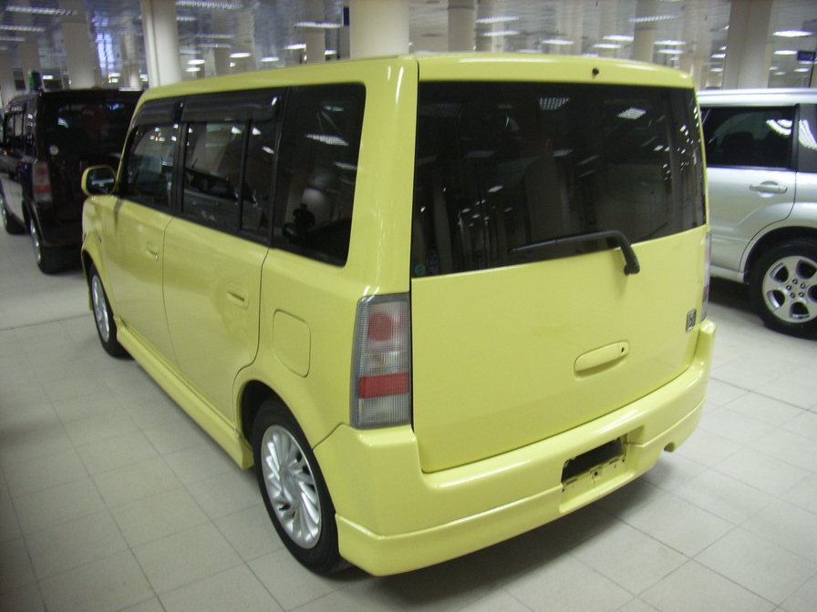 2000 Toyota bB Photos