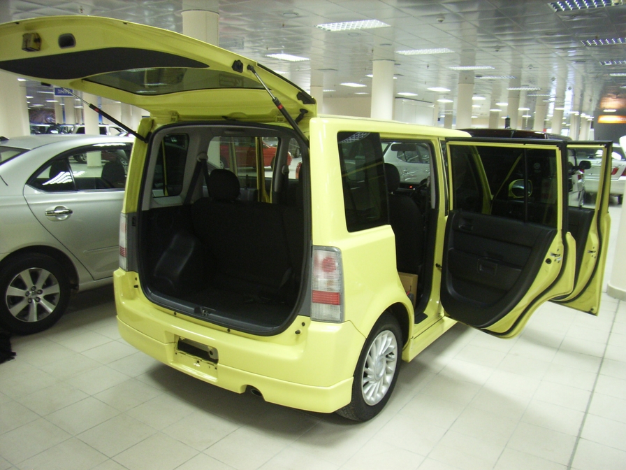 2000 Toyota bB Pictures