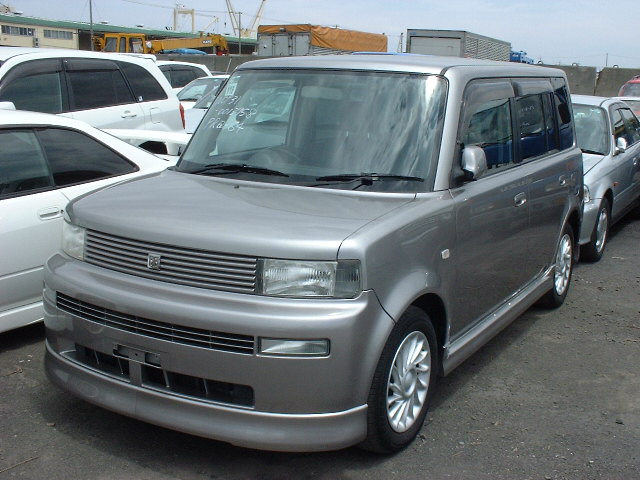 2000 Toyota bB Photos