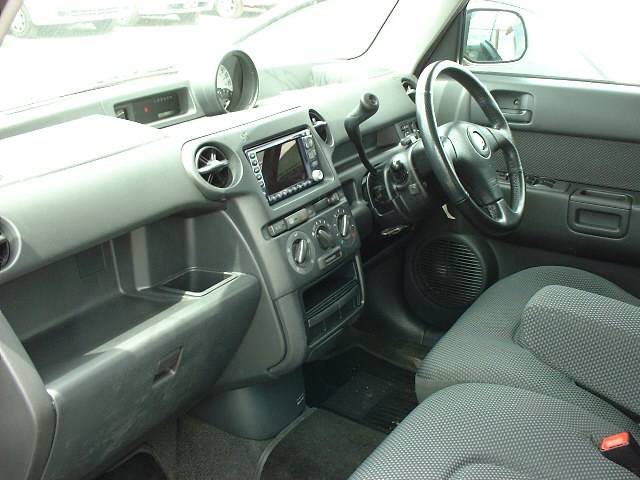 2000 Toyota bB Pictures