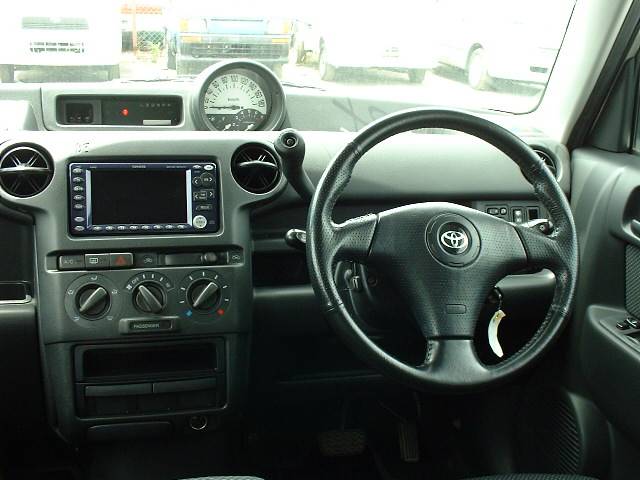 2000 Toyota bB Photos