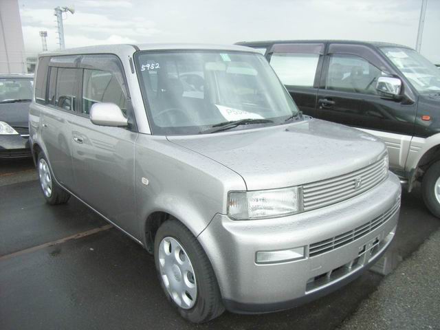 2000 Toyota bB Pics