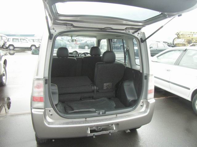 2000 Toyota bB Pictures