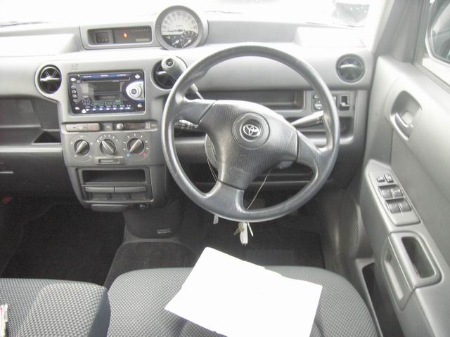 2000 Toyota bB Pictures
