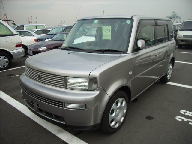 2000 Toyota bB Photos