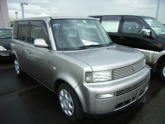 2000 Toyota bB Pictures