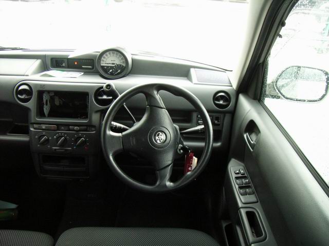 2000 Toyota bB Images