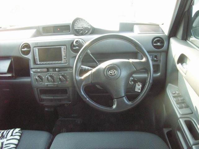 2000 Toyota bB Pictures