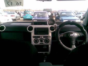 2002 Toyota bB Photos