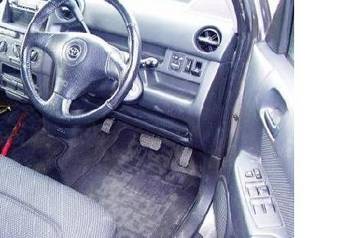 2002 Toyota bB Photos