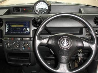 2002 Toyota bB Pictures