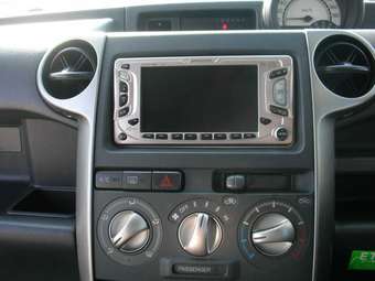 2003 Toyota bB Photos