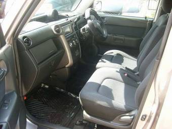 2003 Toyota bB Pictures