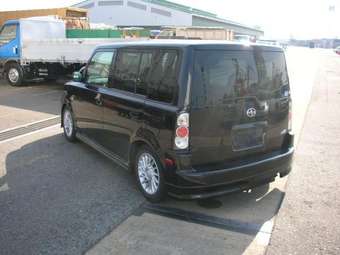 2004 Toyota bB Photos