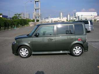 2004 Toyota bB Photos